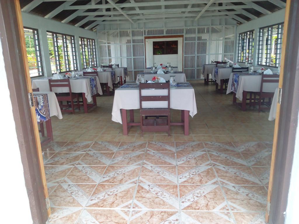 Vacations Beach Fale Hotel Manase Buitenkant foto