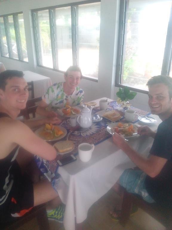 Vacations Beach Fale Hotel Manase Buitenkant foto