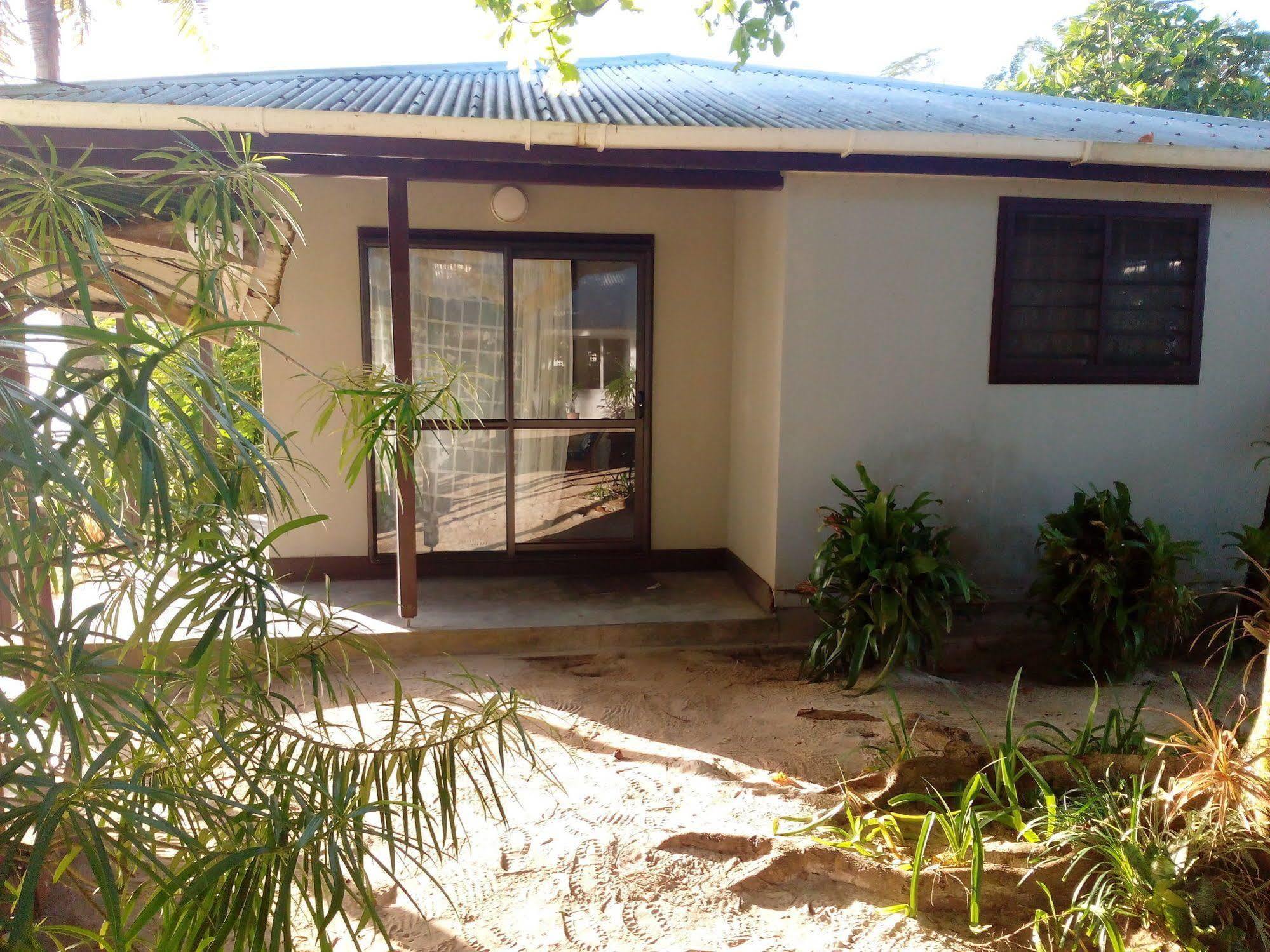 Vacations Beach Fale Hotel Manase Buitenkant foto
