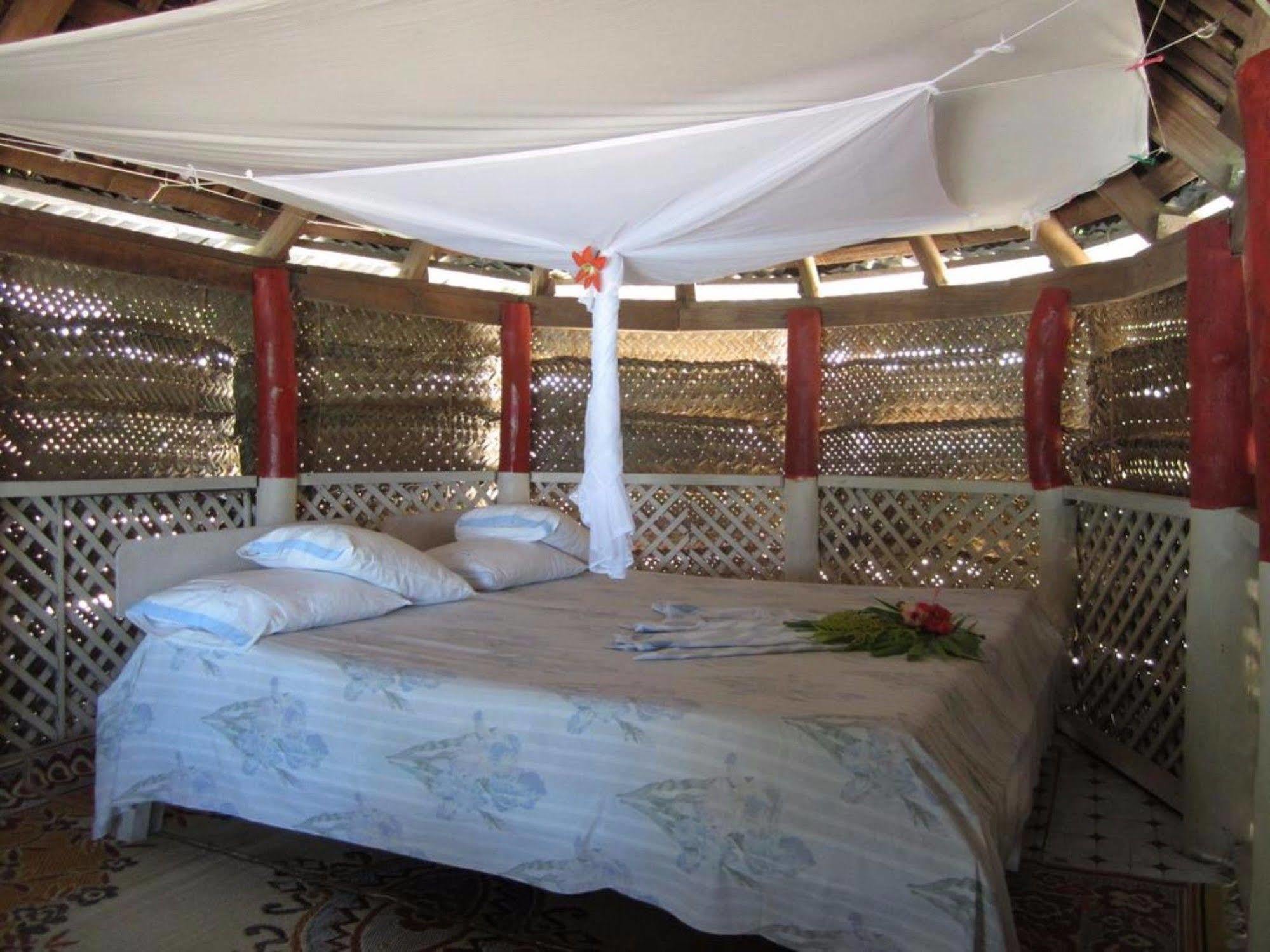 Vacations Beach Fale Hotel Manase Buitenkant foto