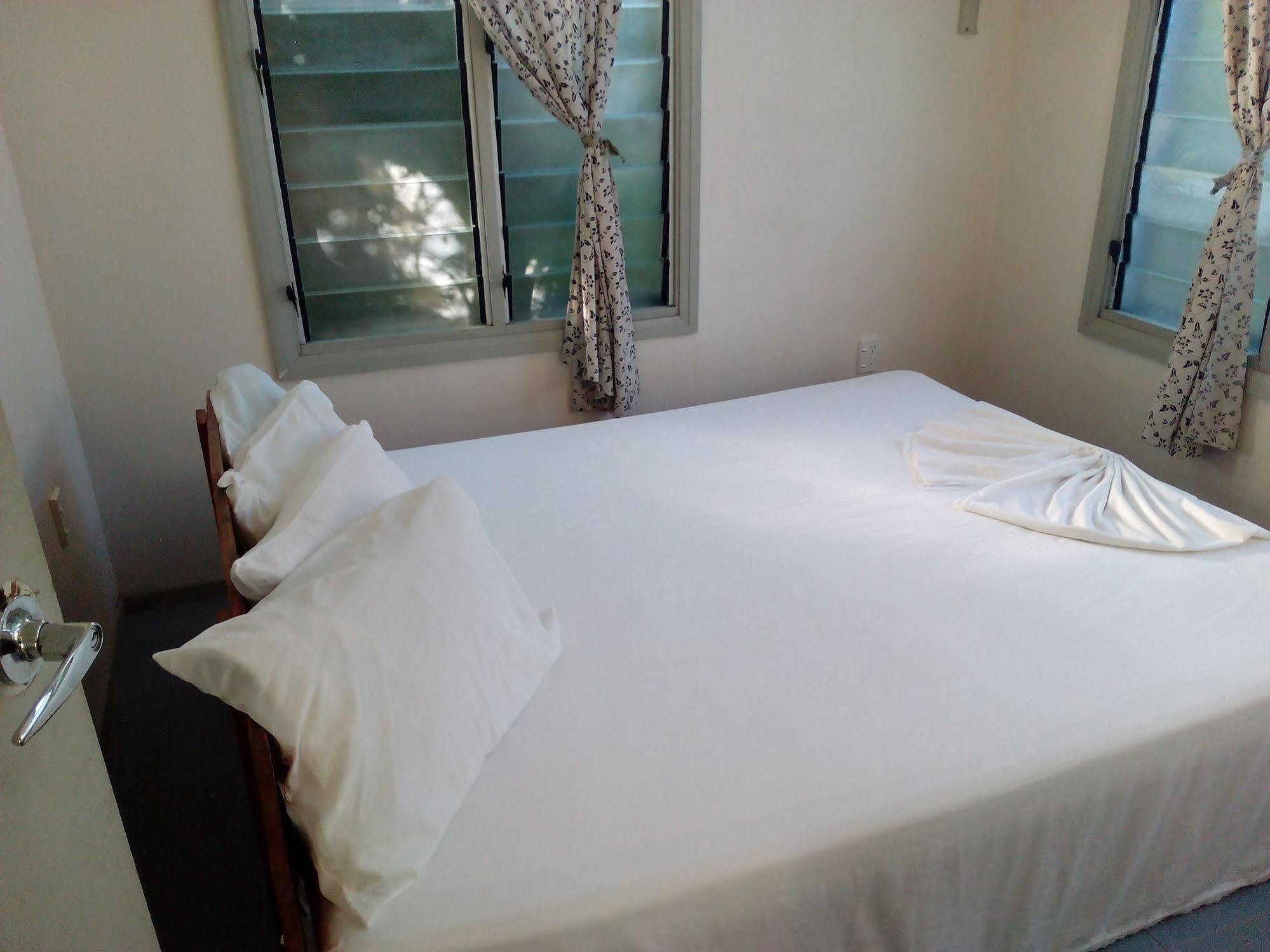Vacations Beach Fale Hotel Manase Buitenkant foto