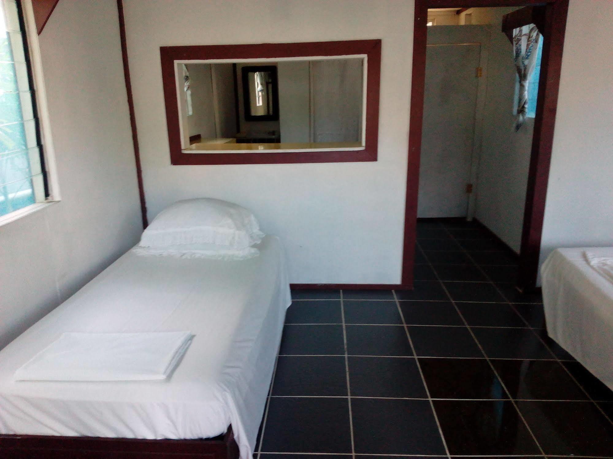 Vacations Beach Fale Hotel Manase Buitenkant foto