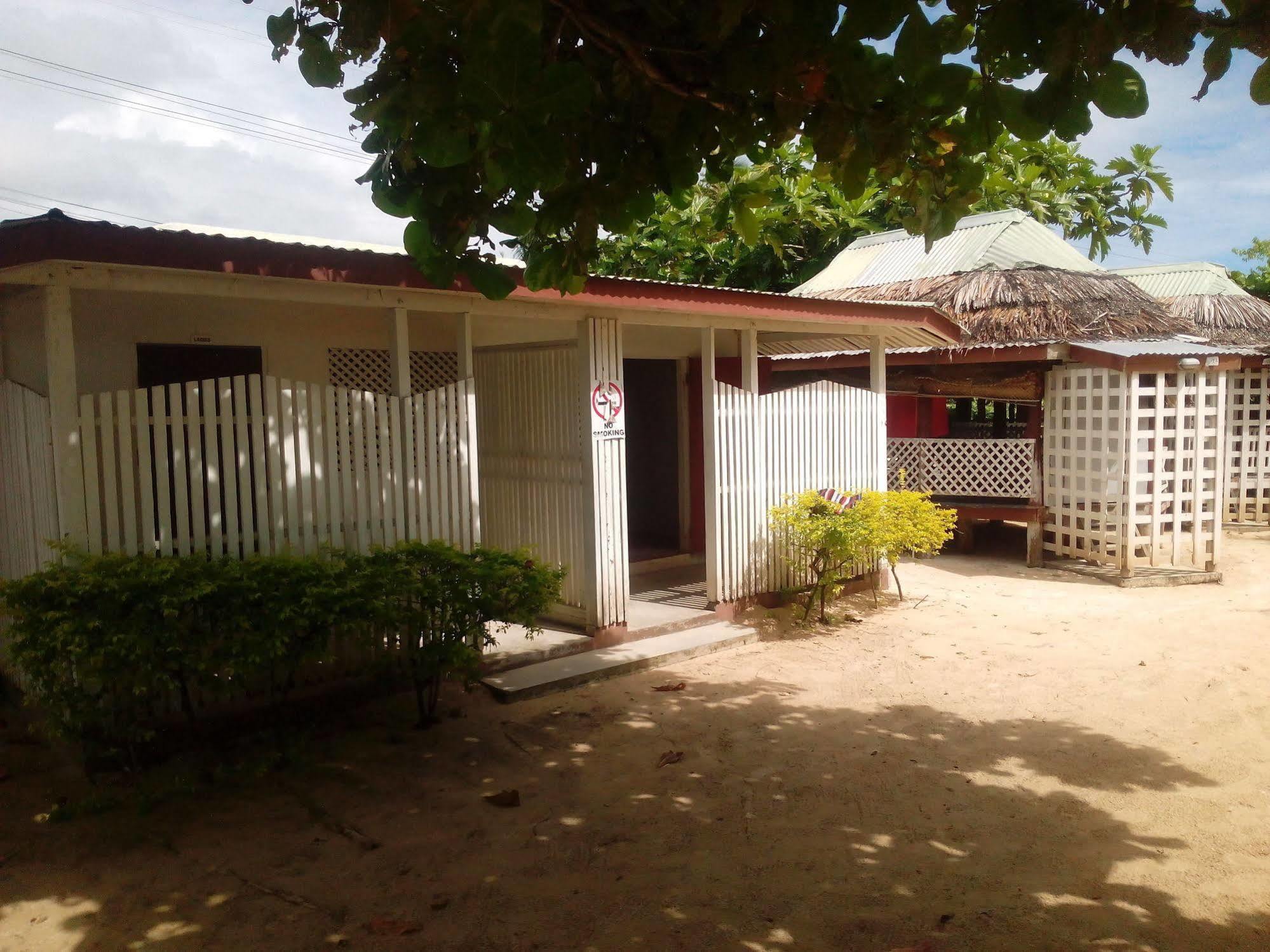 Vacations Beach Fale Hotel Manase Buitenkant foto