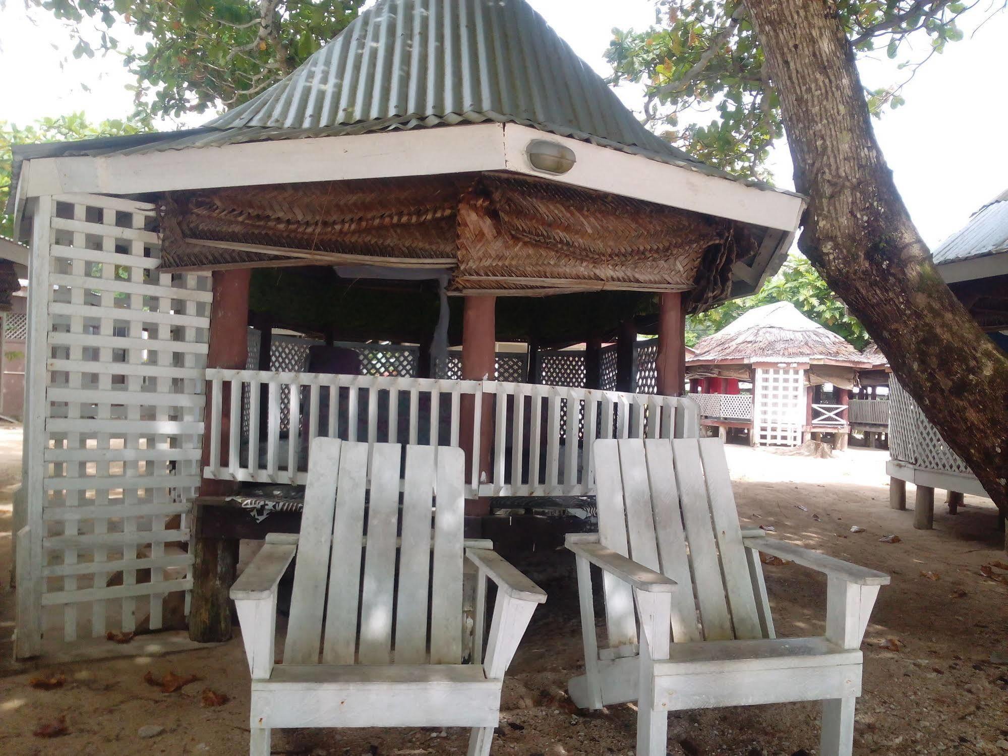 Vacations Beach Fale Hotel Manase Buitenkant foto