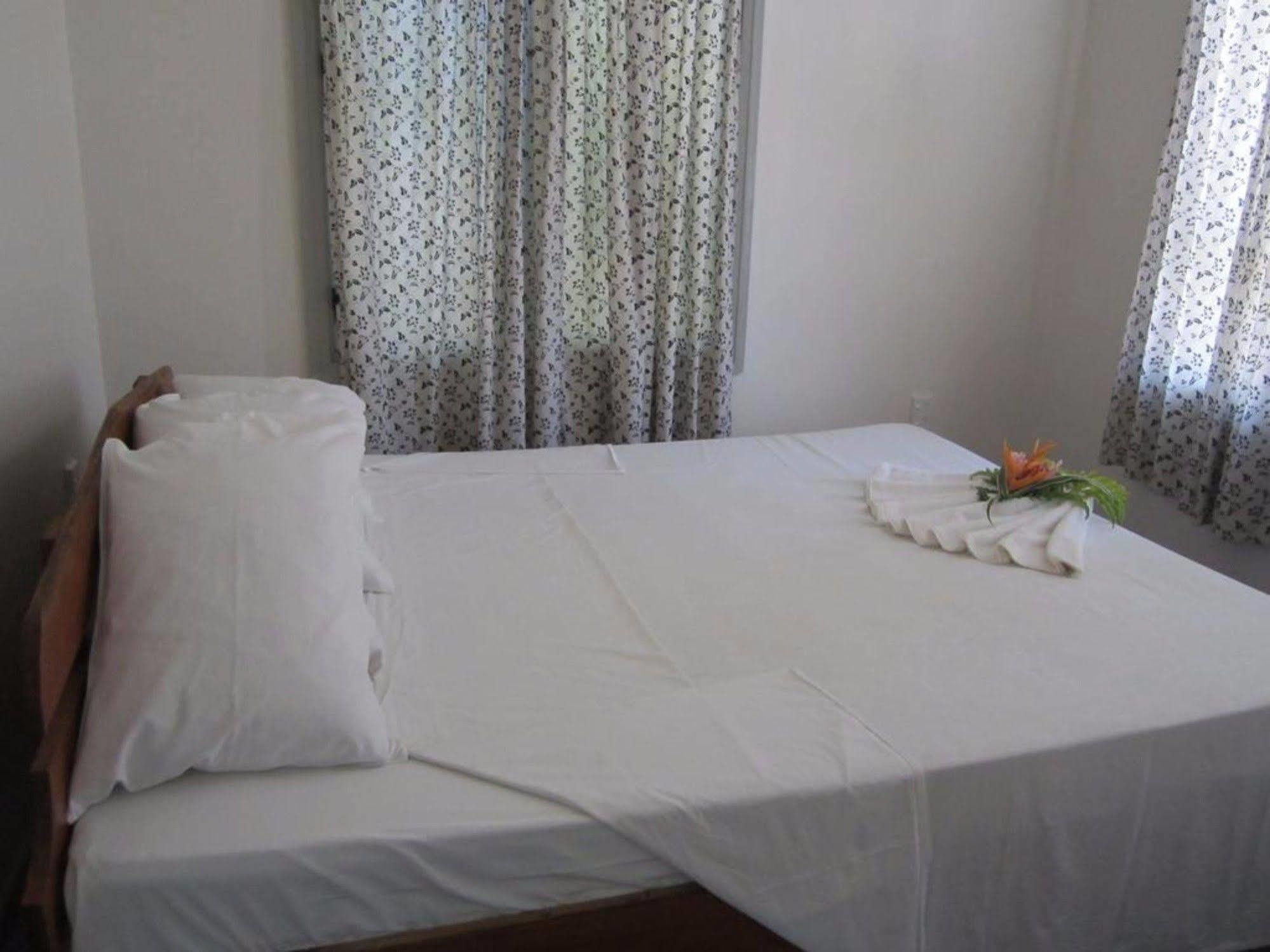 Vacations Beach Fale Hotel Manase Buitenkant foto