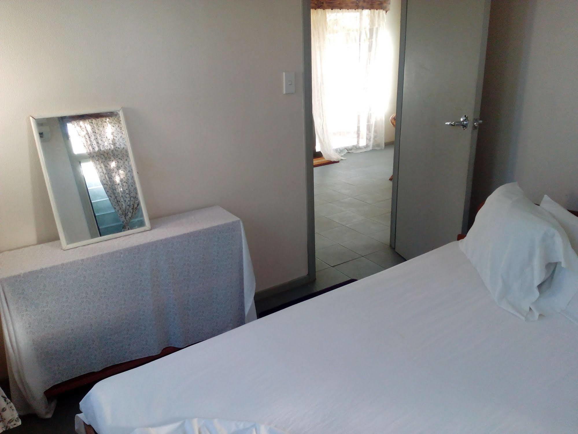 Vacations Beach Fale Hotel Manase Buitenkant foto