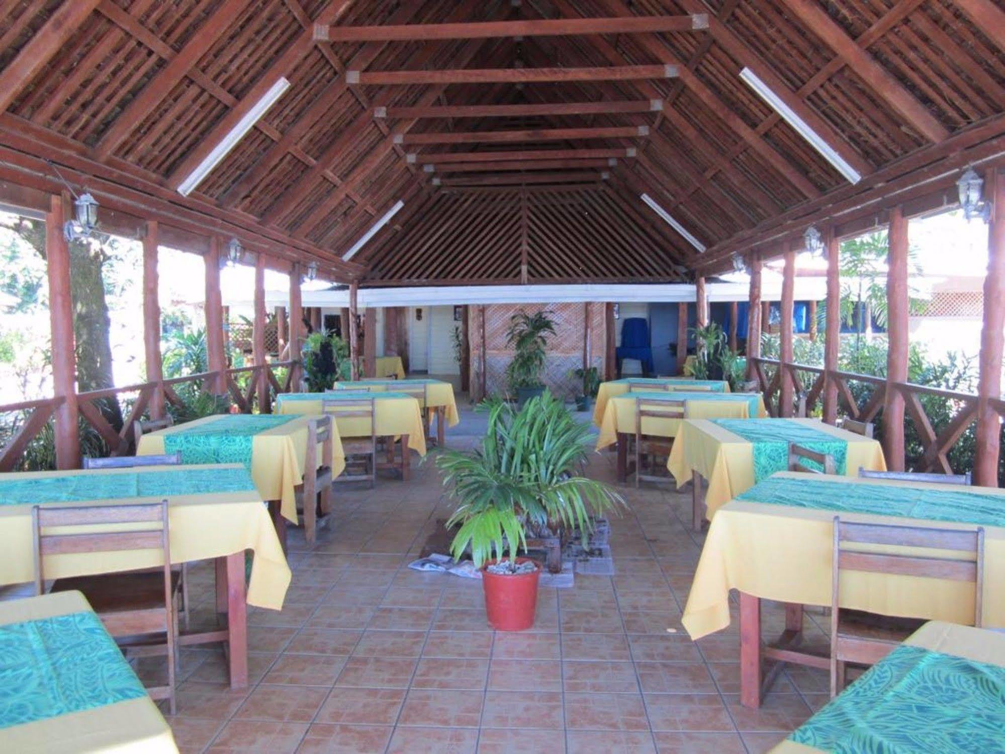 Vacations Beach Fale Hotel Manase Buitenkant foto
